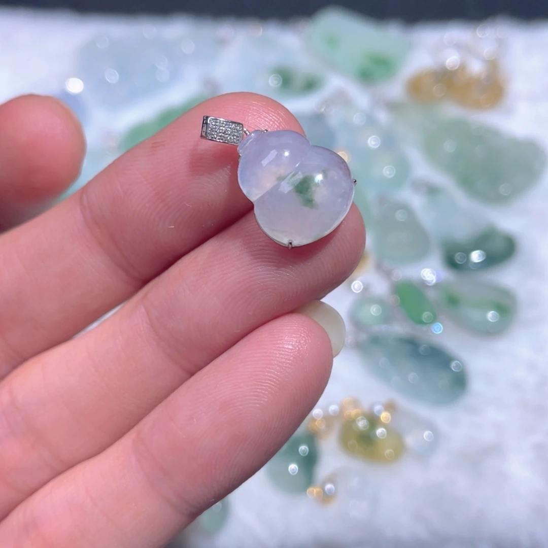 翡翠18K金镶嵌颈饰翡翠