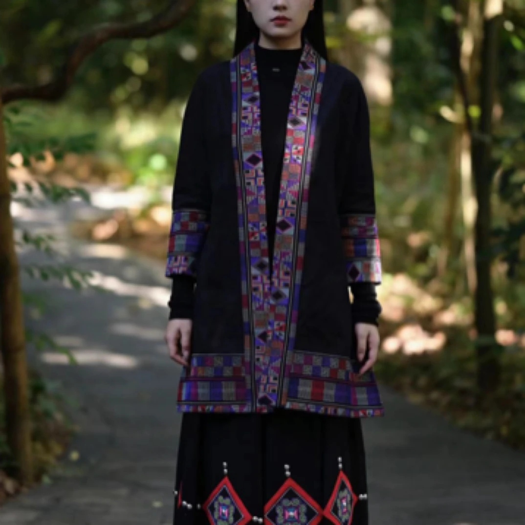 民族风改良 黑色绣花款外套