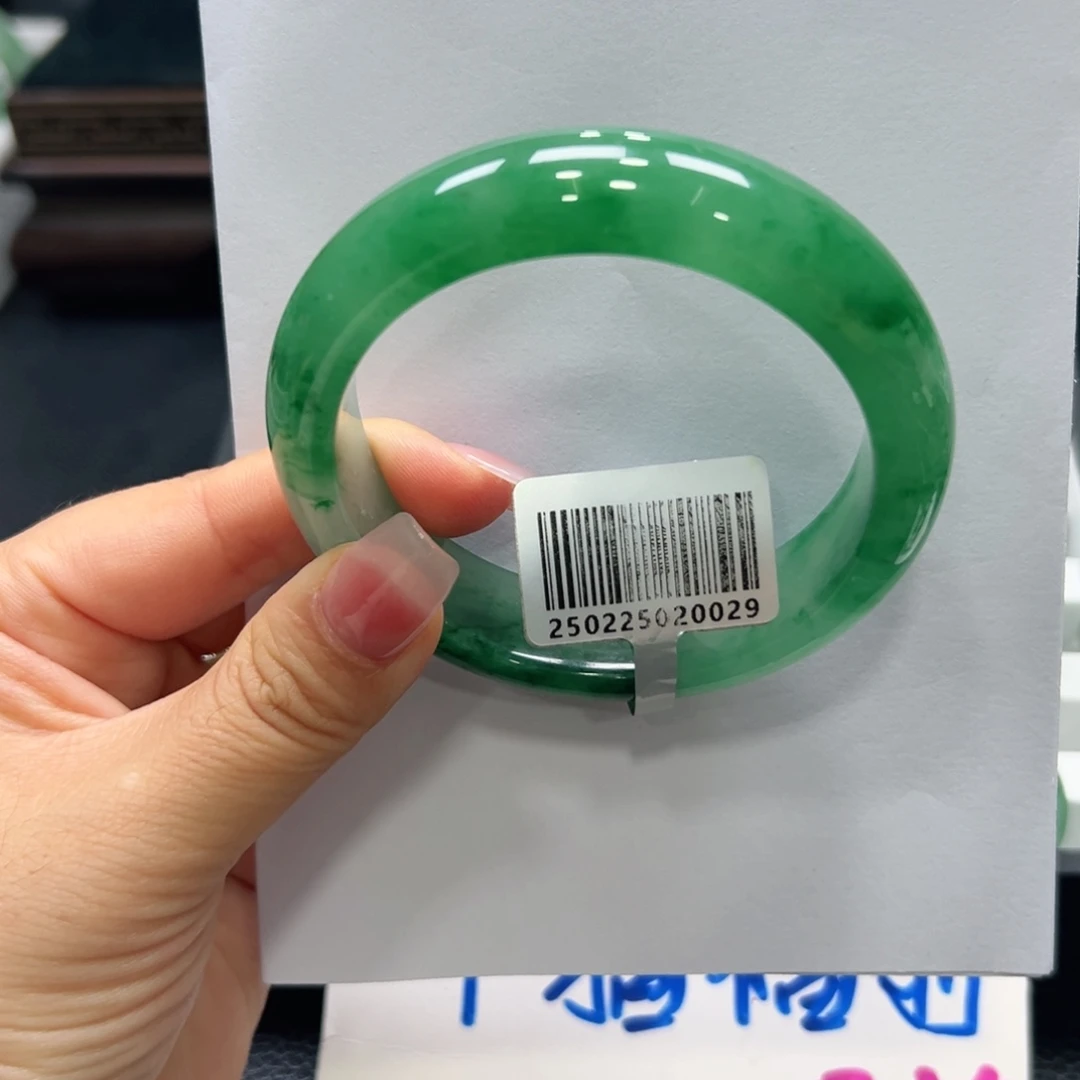 米***饭石英质玉（非洲翠）未镶嵌手镯