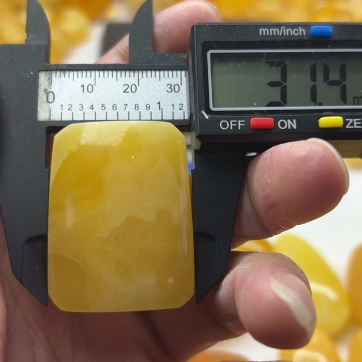 琥珀（矿物珀）未镶嵌裸石