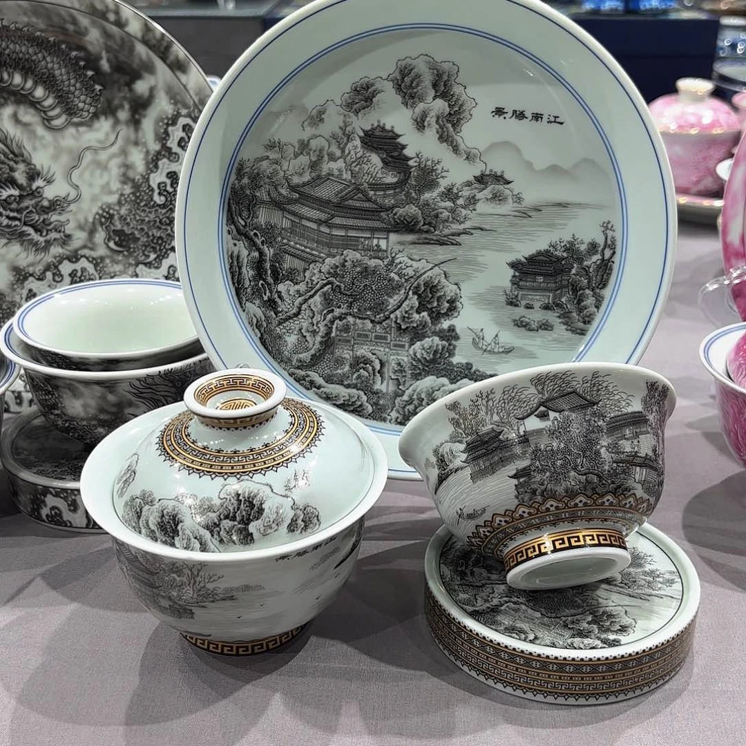 瓷片景德镇瓷器精品陈列
