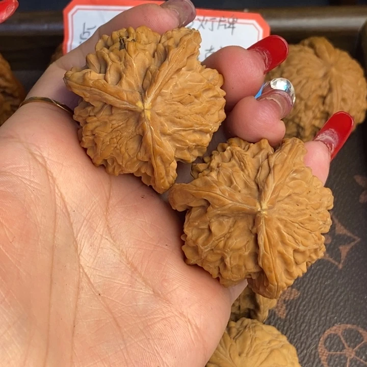文玩核桃吊坠盘山三棱