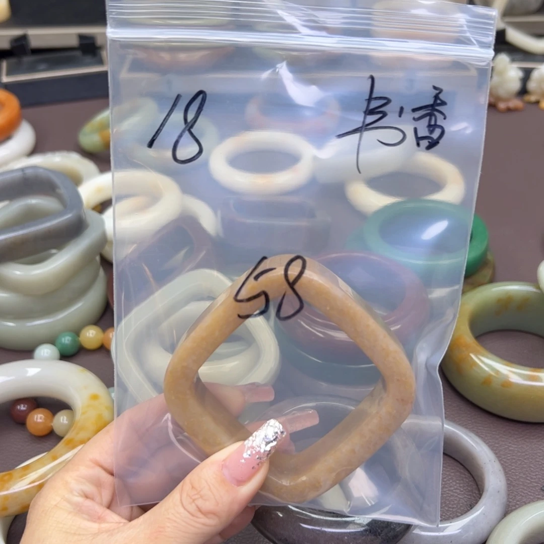 石英质玉手镯未镶嵌书**韵