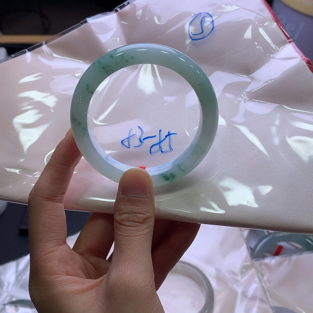 翡翠未镶嵌手镯翡翠