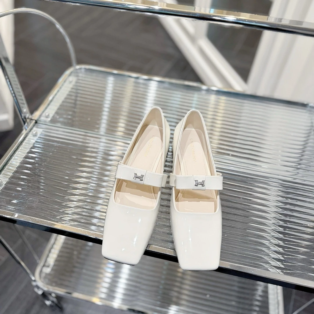 阿芙莎广系联名款8115111新款气质百搭玛丽珍英伦风方头低跟单鞋B