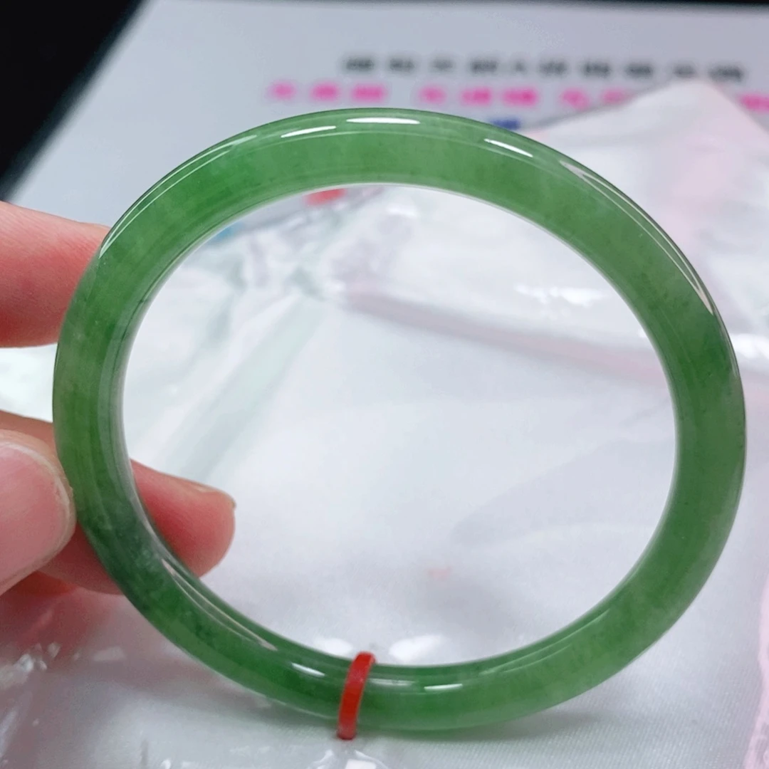 翡翠手镯未镶嵌53.8圈口圆条