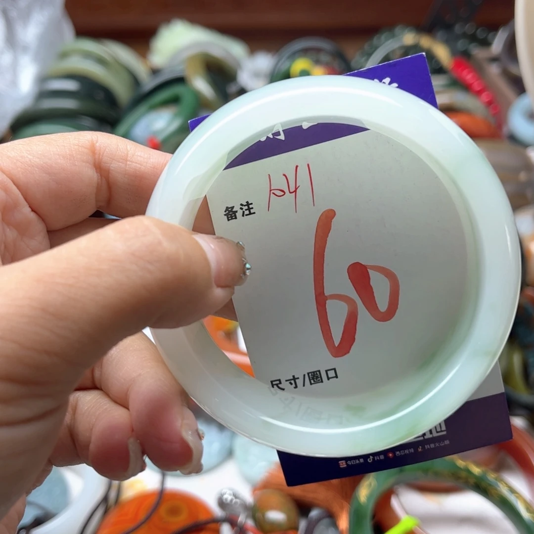 未镶嵌手镯石英岩玉