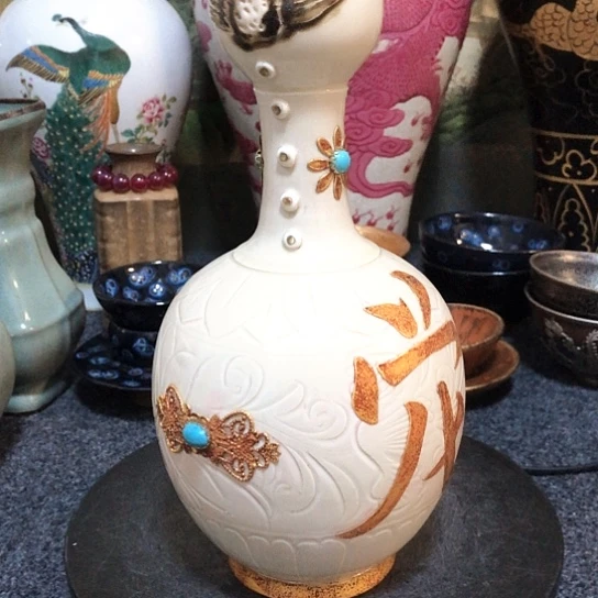 瓷片瓷器一件，品相