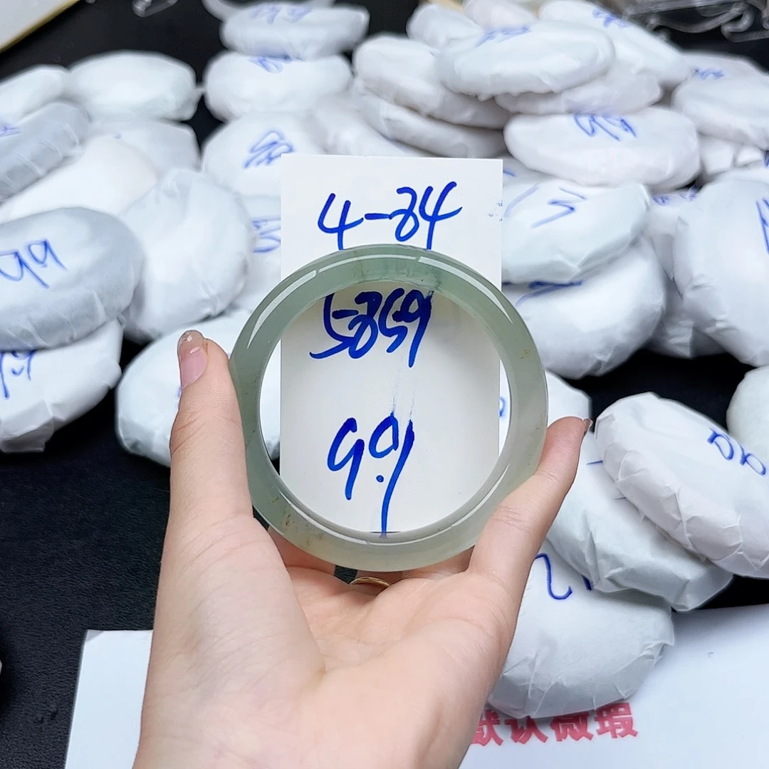 未镶嵌手镯石英质玉4.84