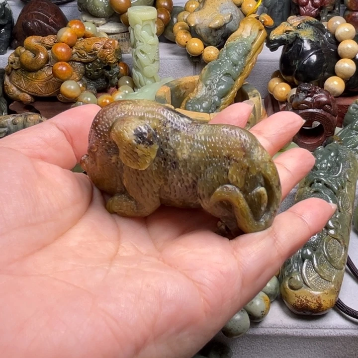 未镶嵌岫岩河磨玉（透闪石质玉）把件温**鹰