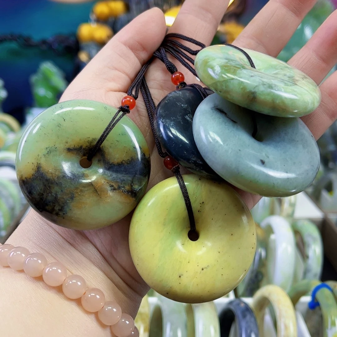 蛇纹石玉颈饰未镶嵌多样性随机发一个大平安扣