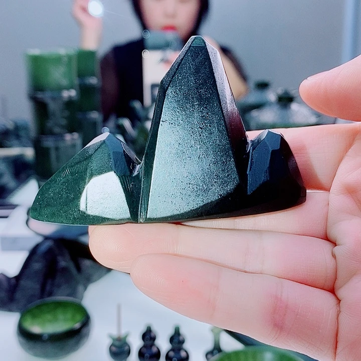 和田玉未镶嵌把件