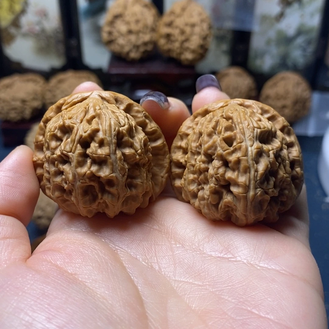 文玩核桃吊坠白狮子38尺03