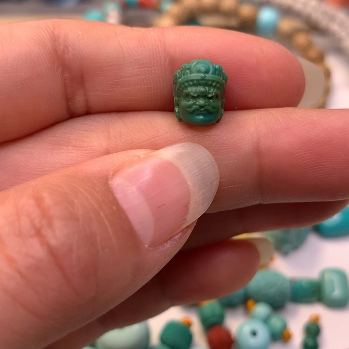 绿松石未镶嵌颈饰