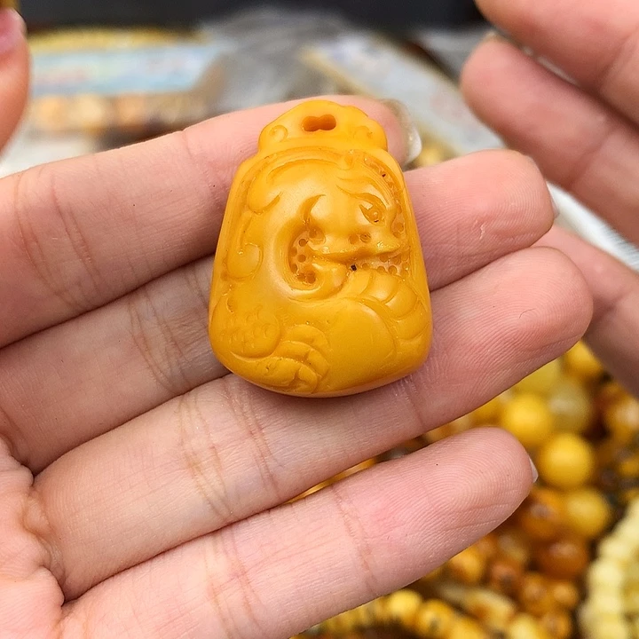 未镶嵌琥珀珠宝奇石