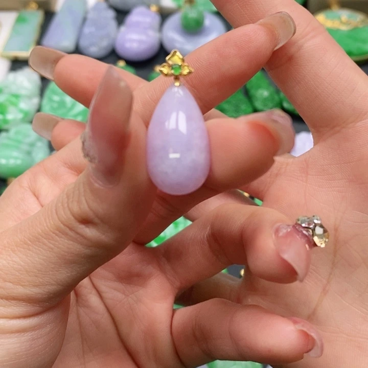 翡翠颈饰未镶嵌吊坠