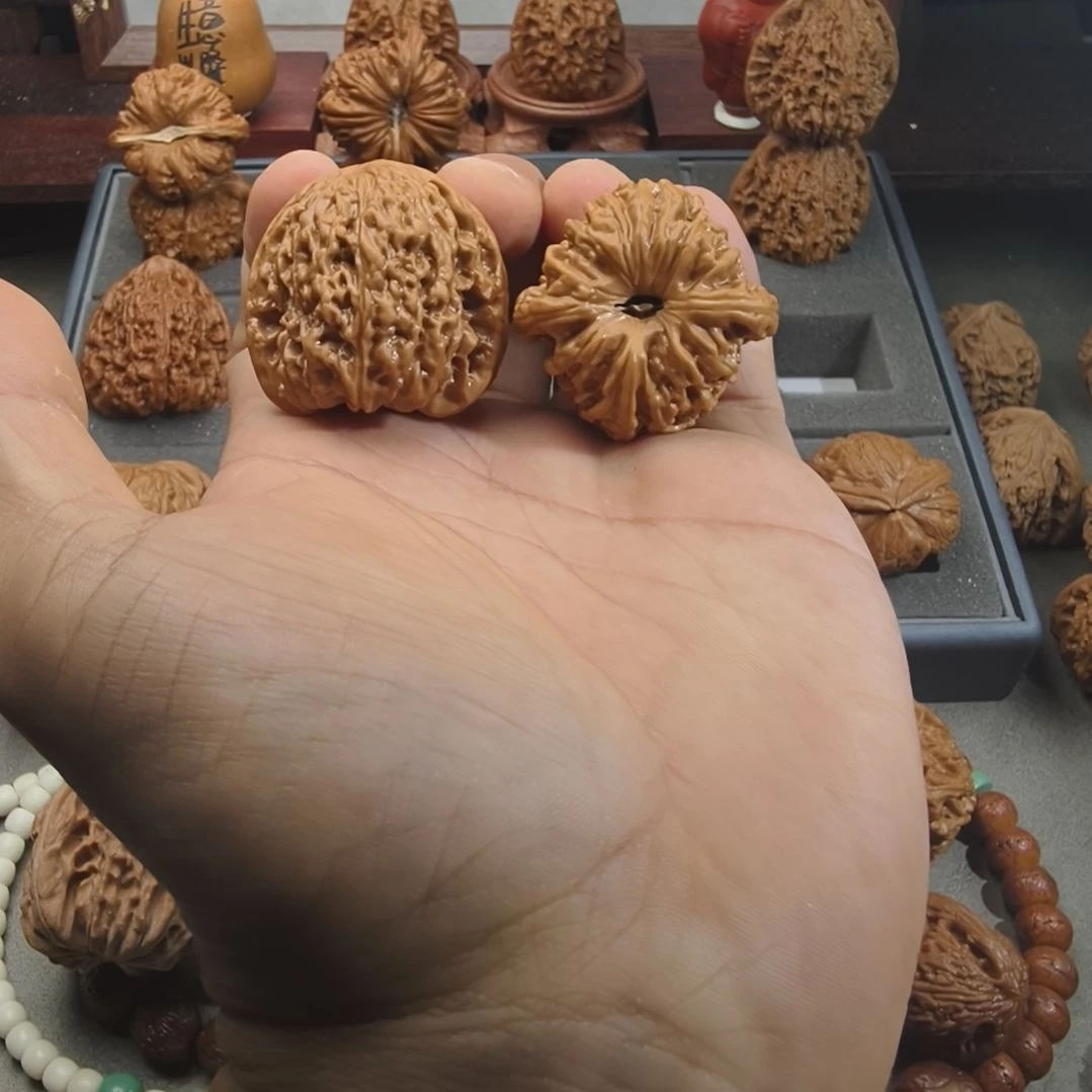 文玩核桃吊坠37凹底团疆