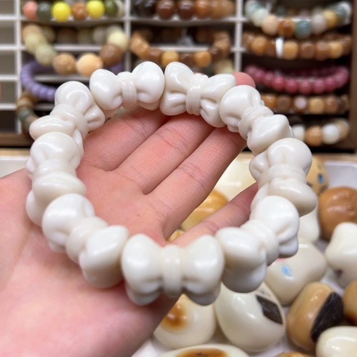 白玉菩提把件1.26.58象牙果原果蝴蝶结