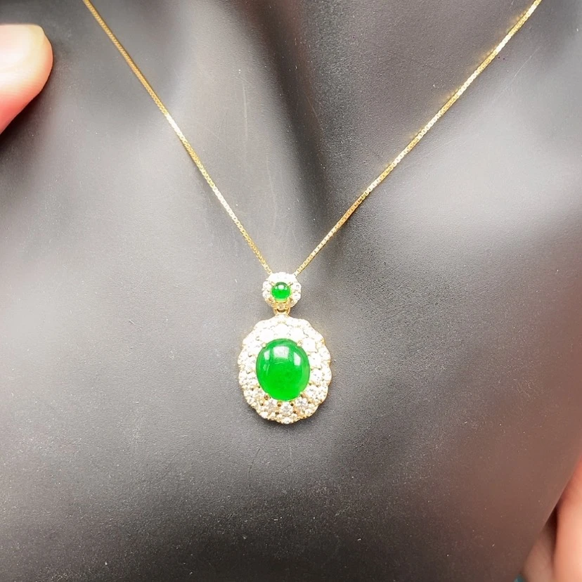 【闪购商品】颈饰银S925镶嵌翡翠半****?