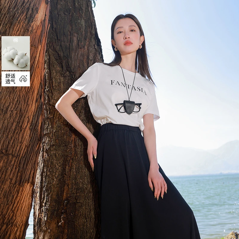 三彩大码女装2025夏季新款字母圆领白T恤短袖套头上衣胖MM