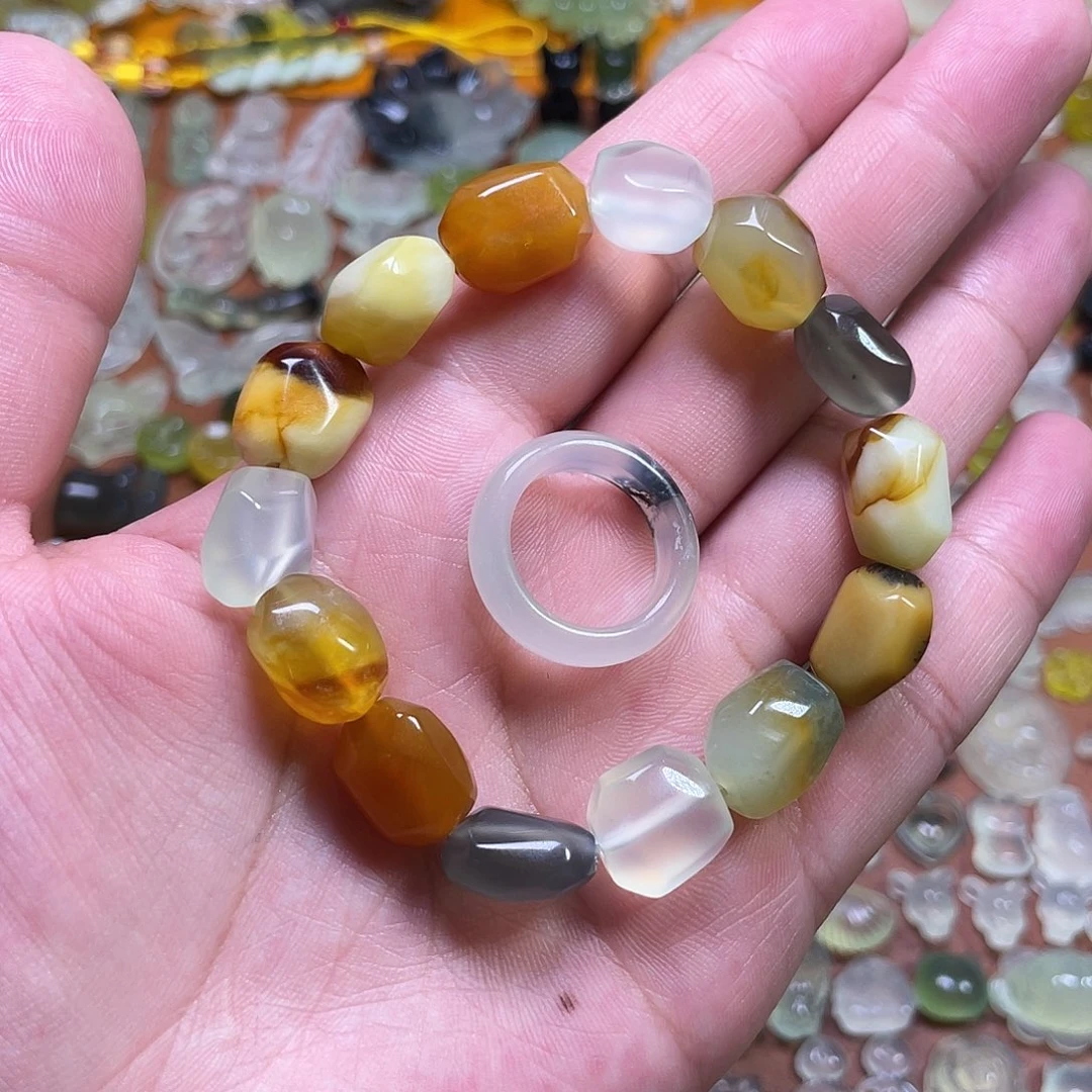 大***丝蛇纹石玉未镶嵌吊坠