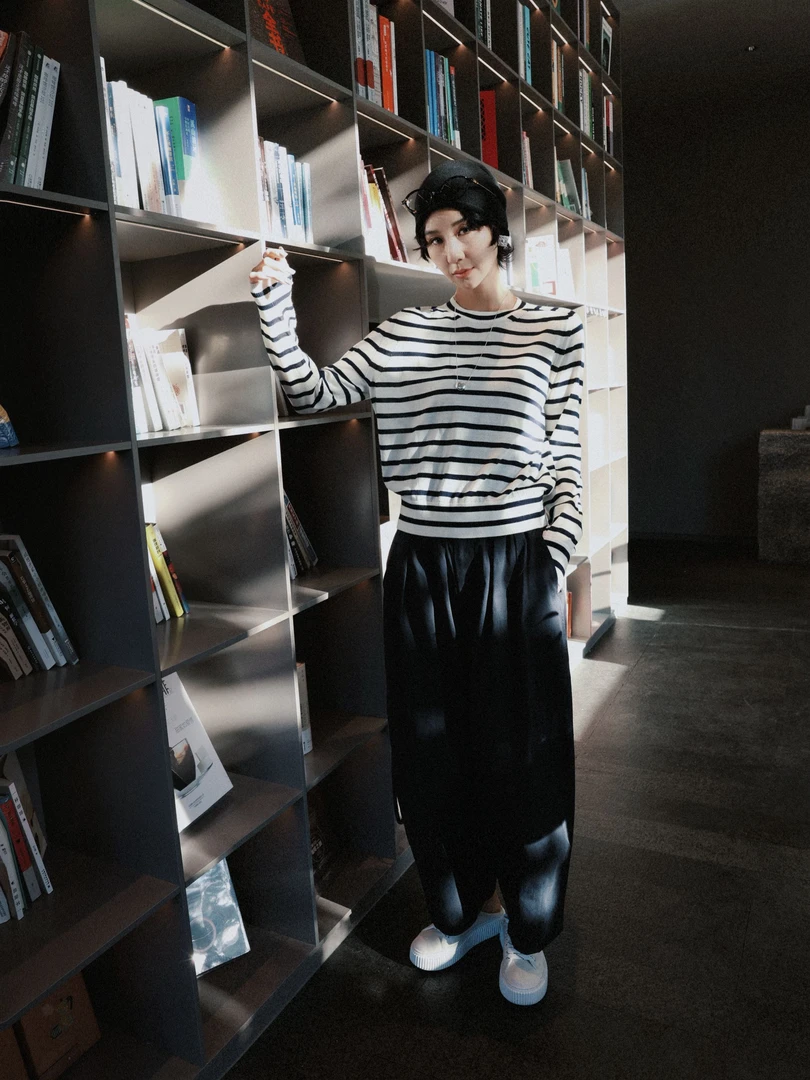 TT设计师【里约书店】日系高级感经典条纹美学长袖T恤TT190788