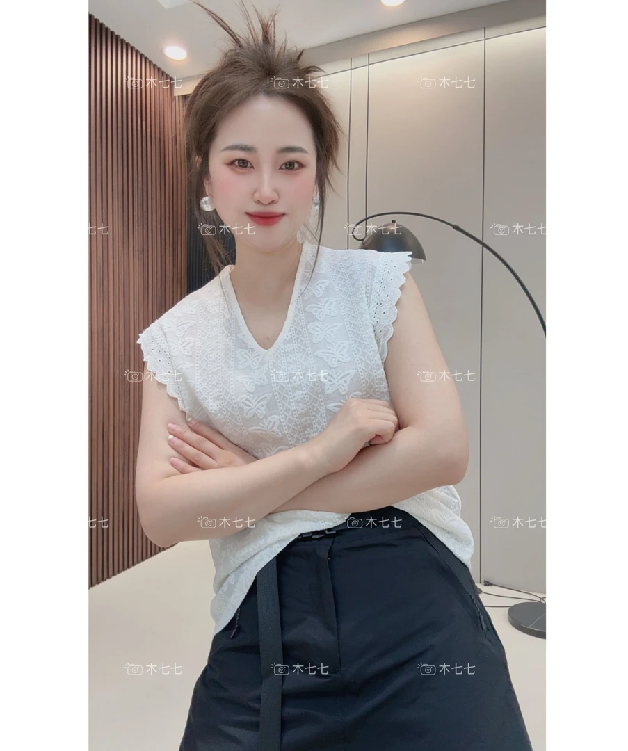 26020欧货V领提花蝴蝶小飞袖衫