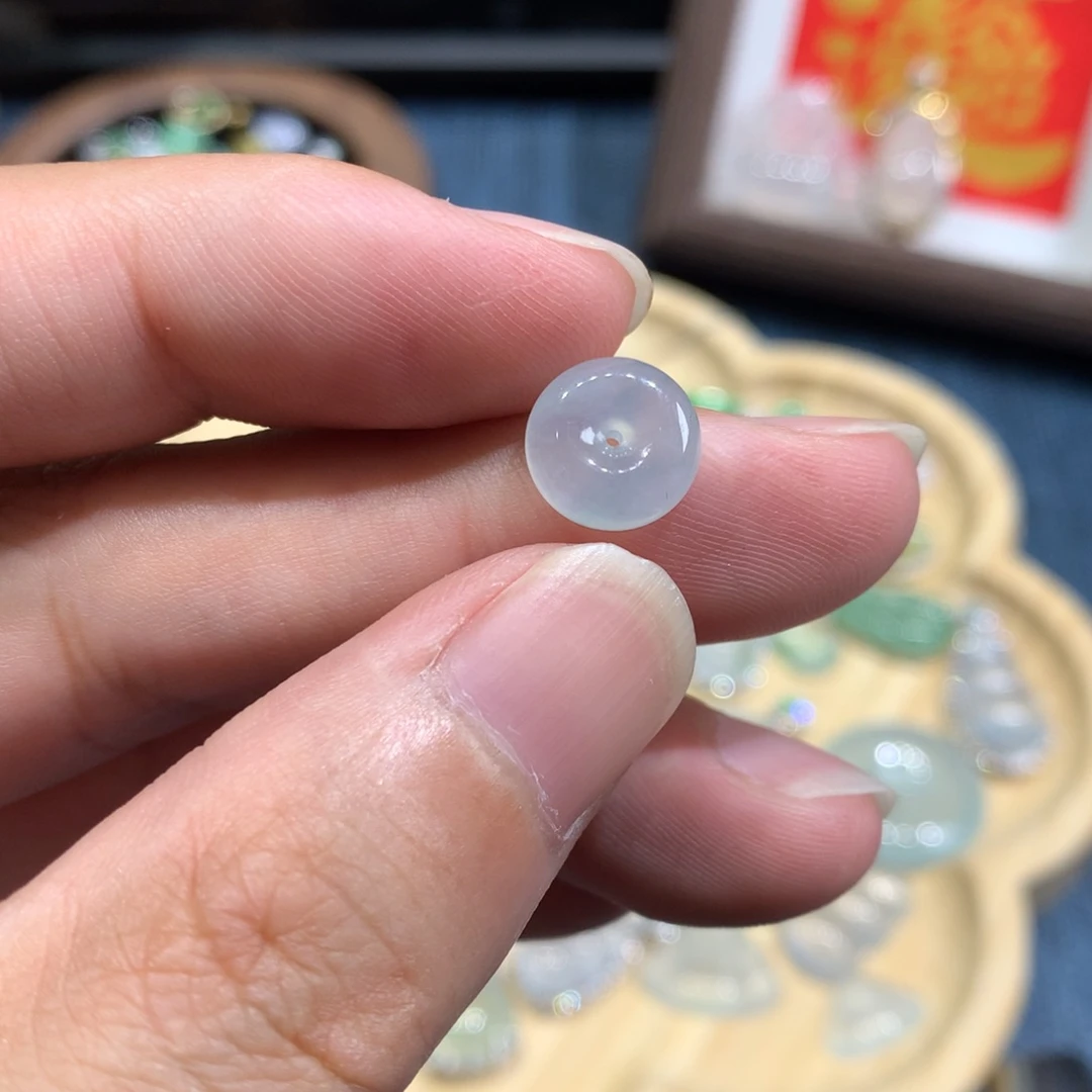 翡翠未镶嵌颈饰平安扣