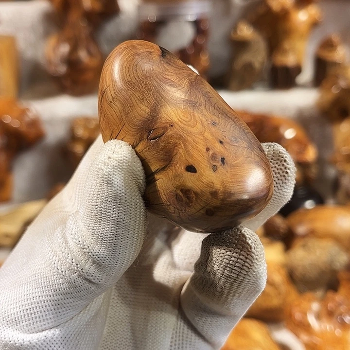 柏木太行崖柏陈化瘤元宝把件