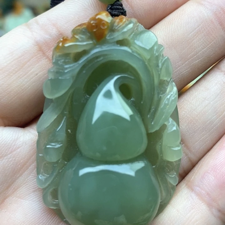 透闪石质玉未镶嵌颈饰