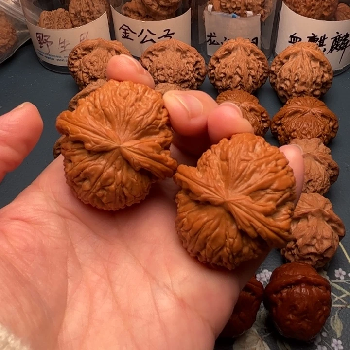 文玩核桃吊坠40闷白