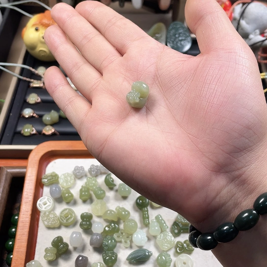 猎****和田玉未镶嵌颈饰