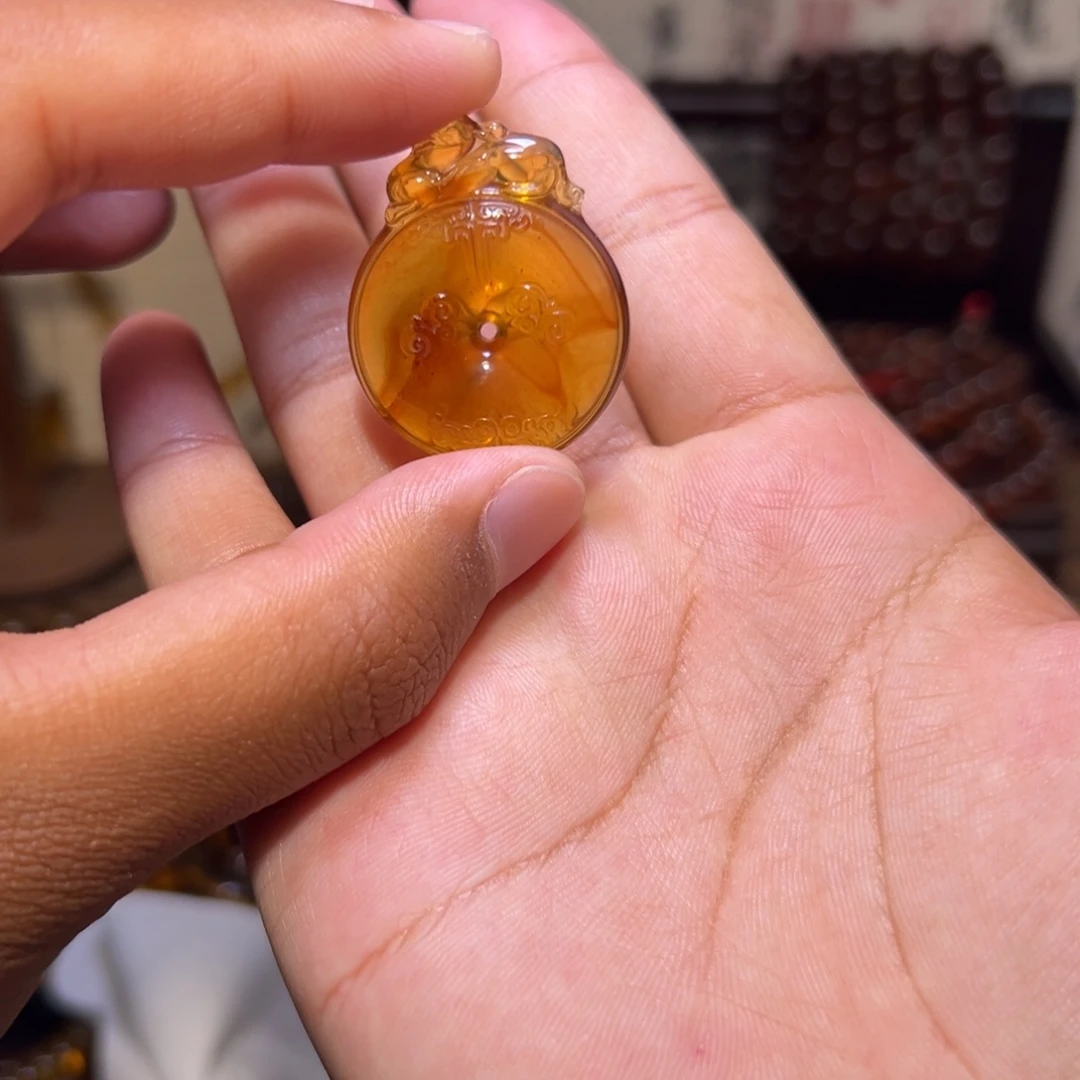 琥珀未镶嵌颈饰貔貅平安扣