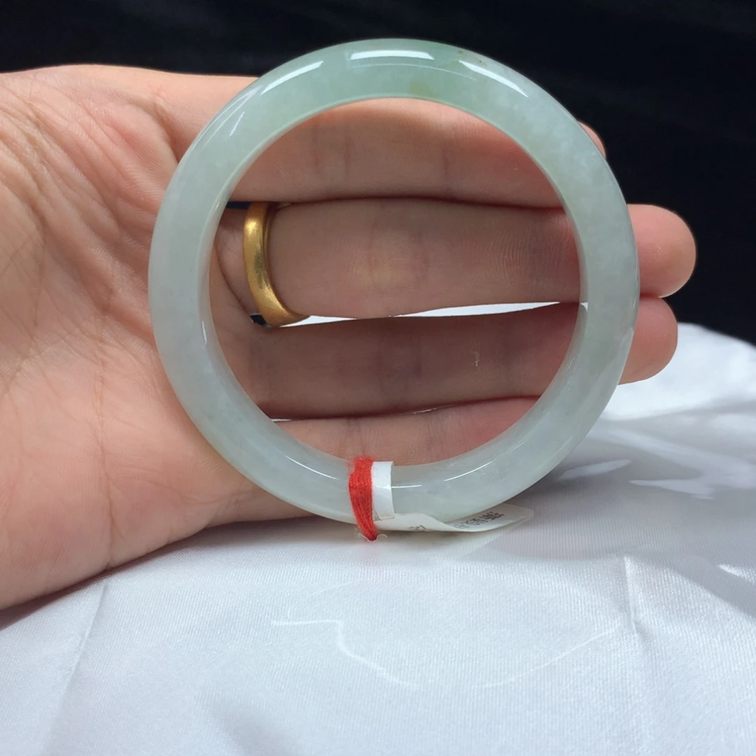 翡翠未镶嵌手镯（圆镯）54.6