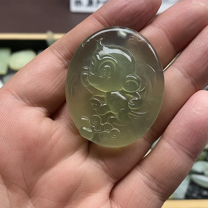 星***星蛇纹石玉未镶嵌颈饰