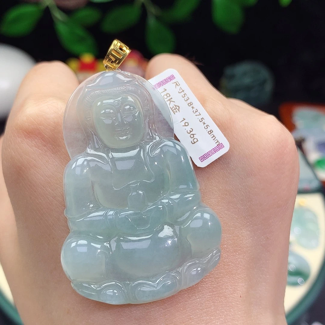 翡翠18K金镶嵌颈饰观音