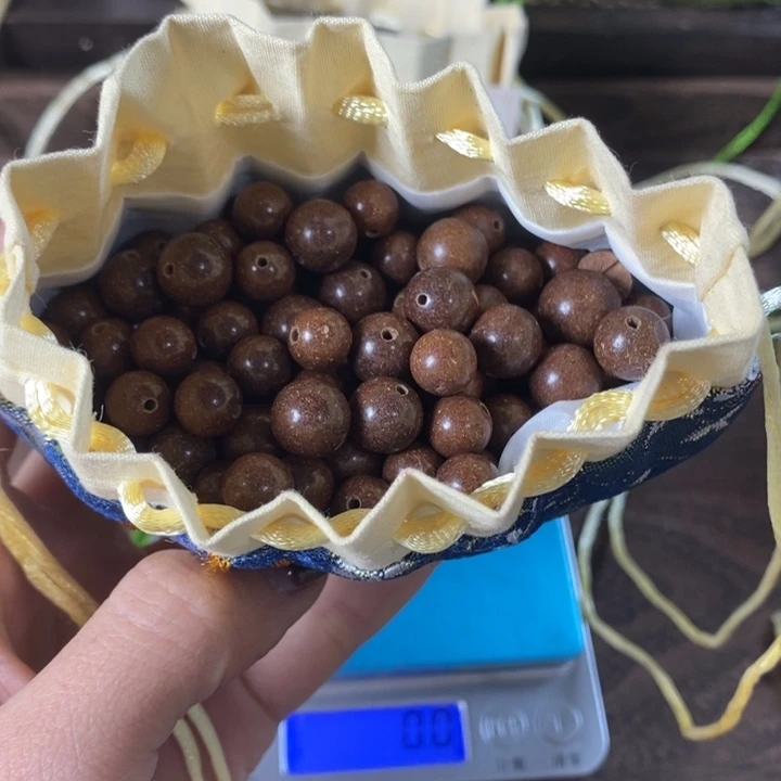 泥塑绿*鹅梨0.8/1.0瑕疵珠香包约50克