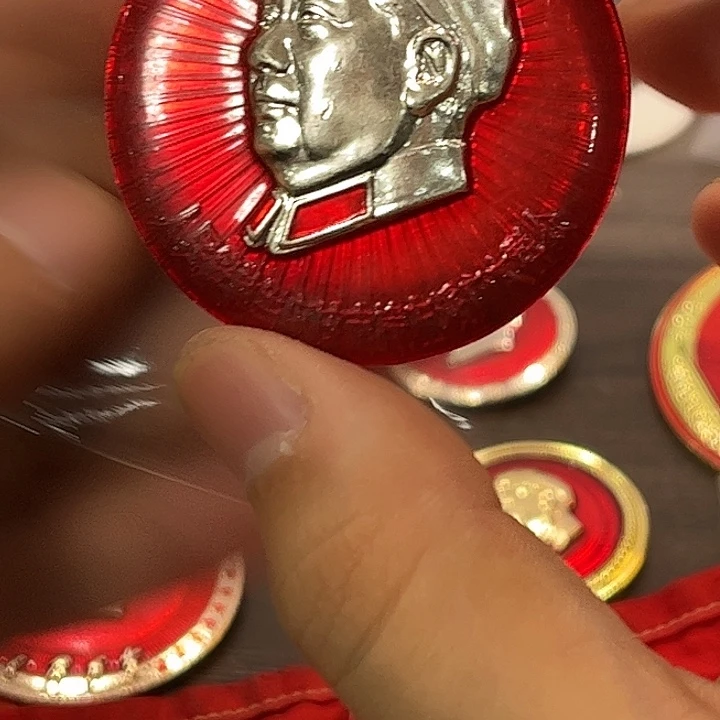 丹***哥像章一一一一一一一高贵轻