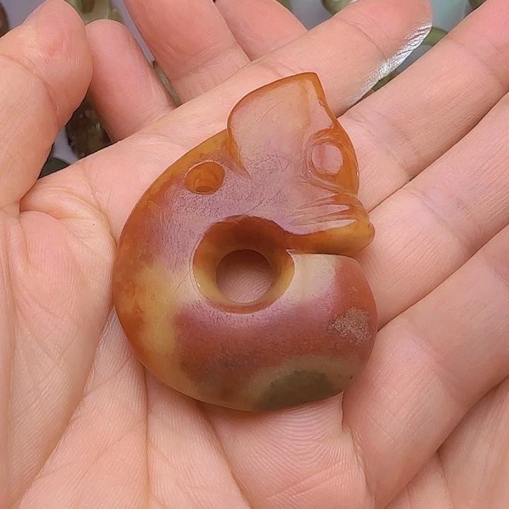 颈饰未镶嵌和田玉（糖玉）