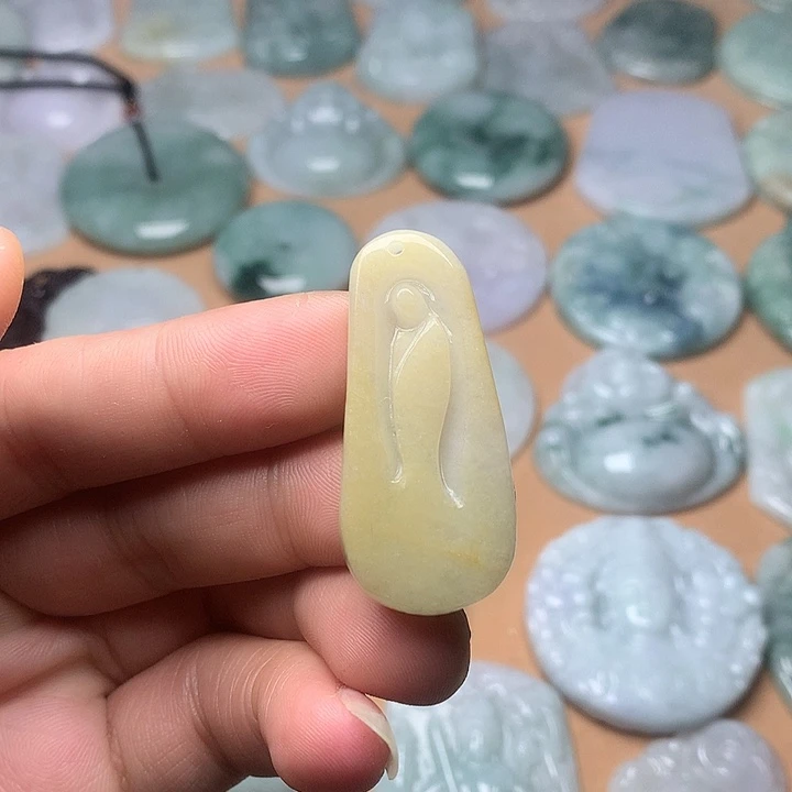翡翠未镶嵌颈饰悟道