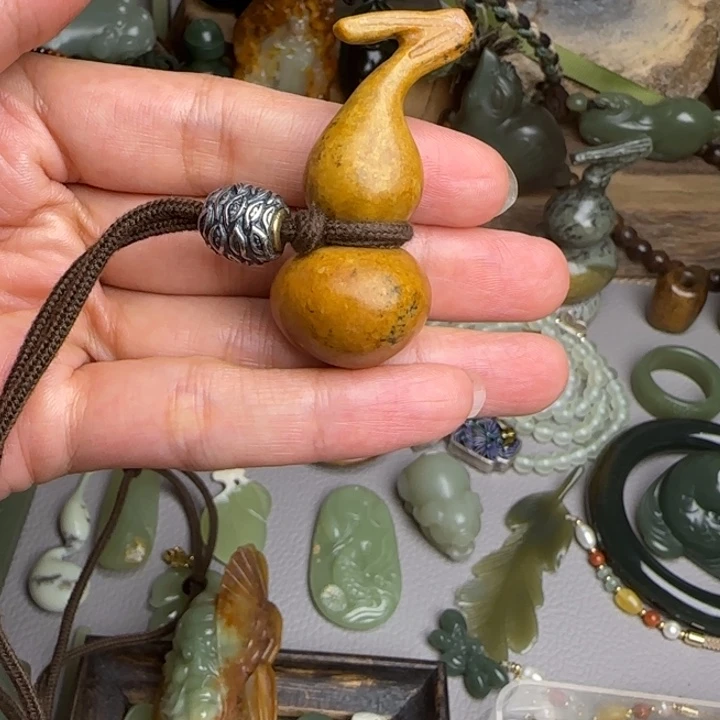 玉葫芦精美手工雕刻
