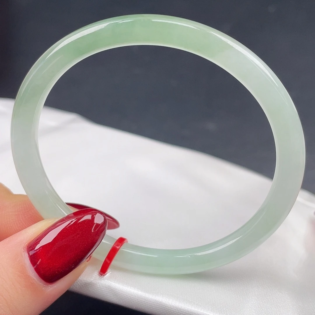 翡翠未镶嵌手镯55贵妃