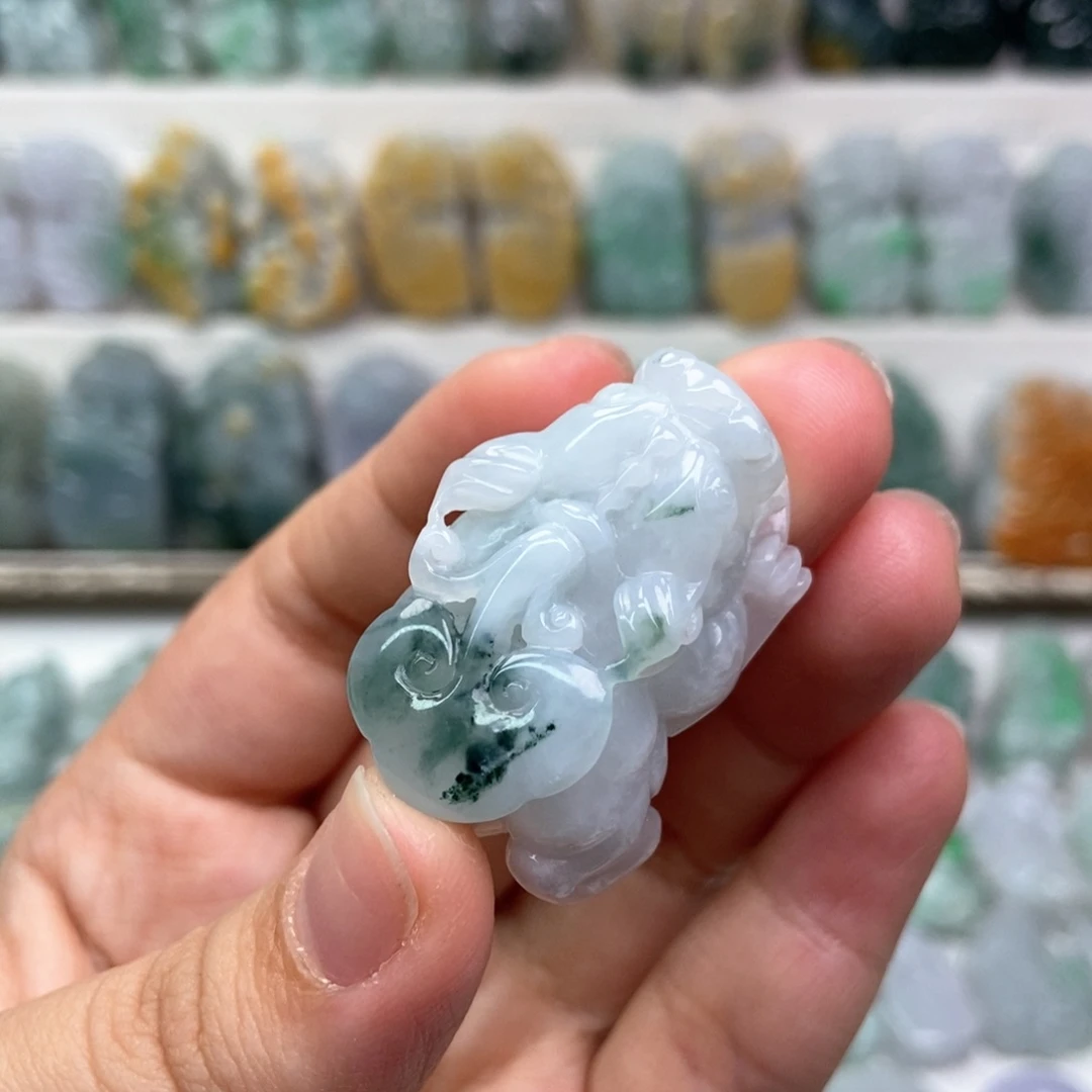 翡翠未镶嵌吊坠(赠链)口含珠