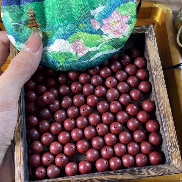 泥塑红麝香1.0瑕疵珠香包约50克