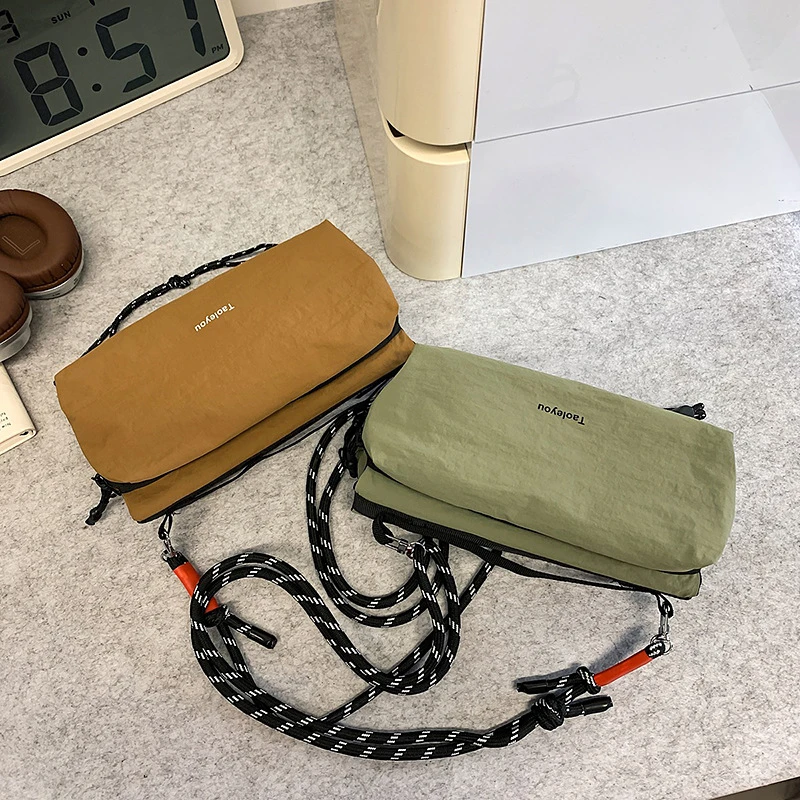 日系潮牌百搭小挎包男女同款休闲多层手机包轻便登壶背包ins时尚