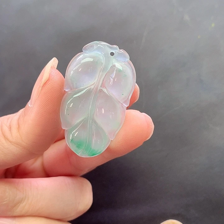 颈饰未镶嵌石英质玉