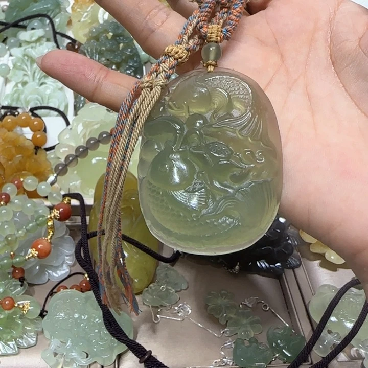 蛇纹石玉吊坠未镶嵌