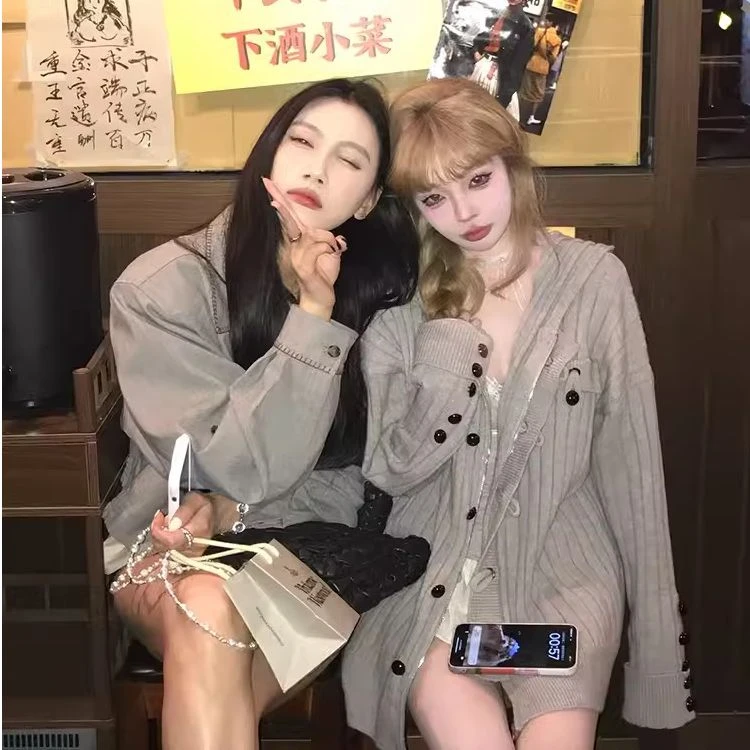 灰色慵懒风毛衣女连帽宽松针织外套设计感上衣时尚休闲百搭外穿