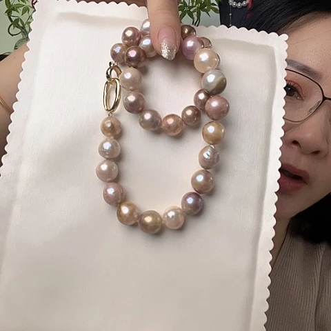 淡水珍珠颈饰未镶嵌某*女