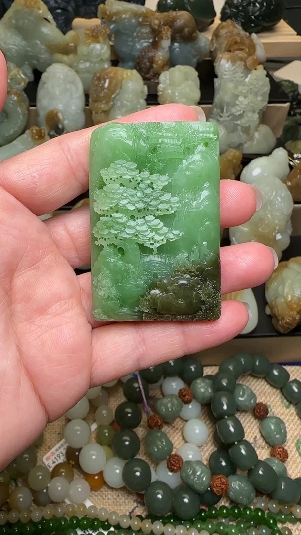 和田玉山水牌吊坠